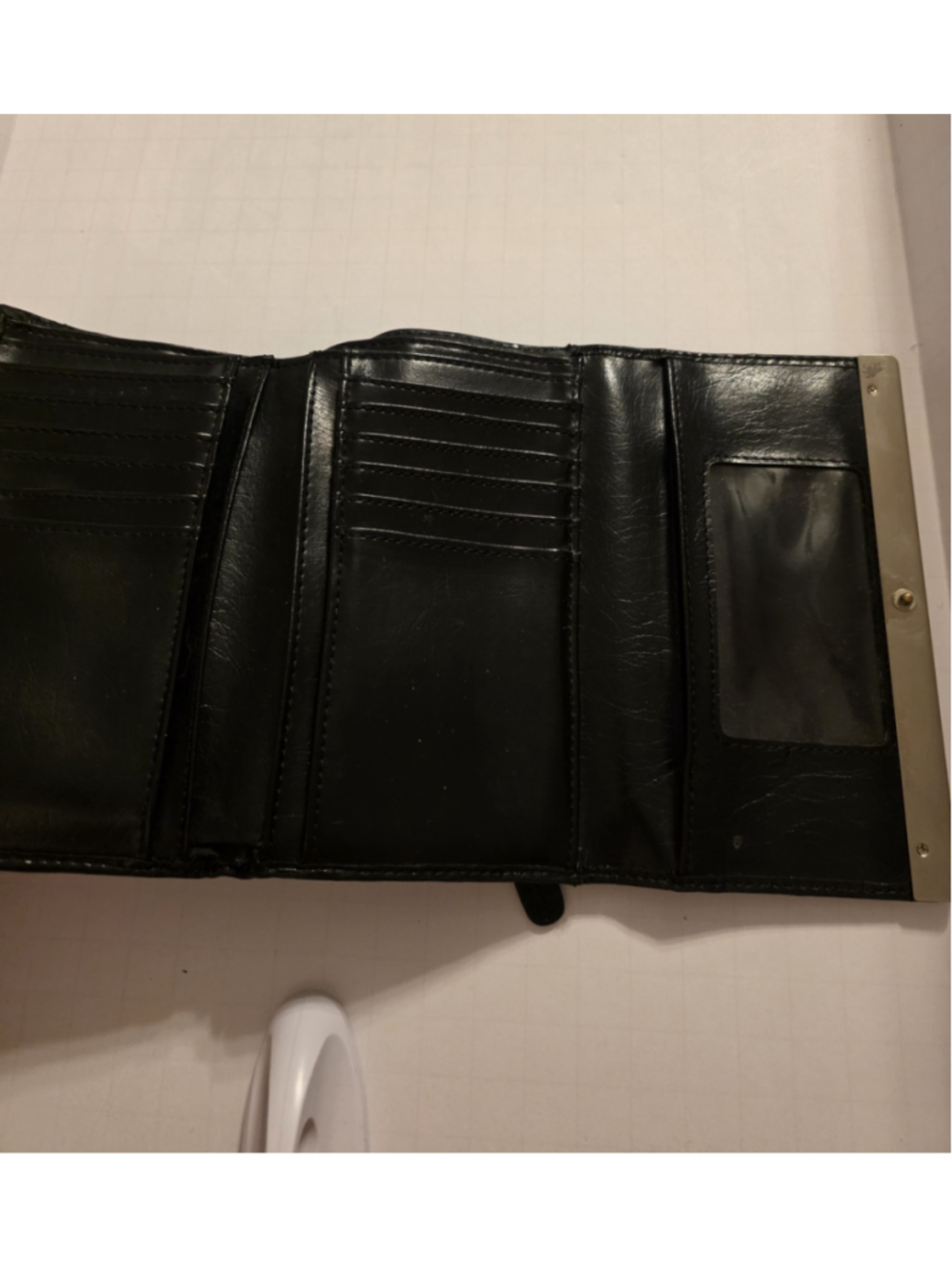 Vintage Kenneth Cole Women's Tri-Fold Black Wallet - Picture 5 of 13